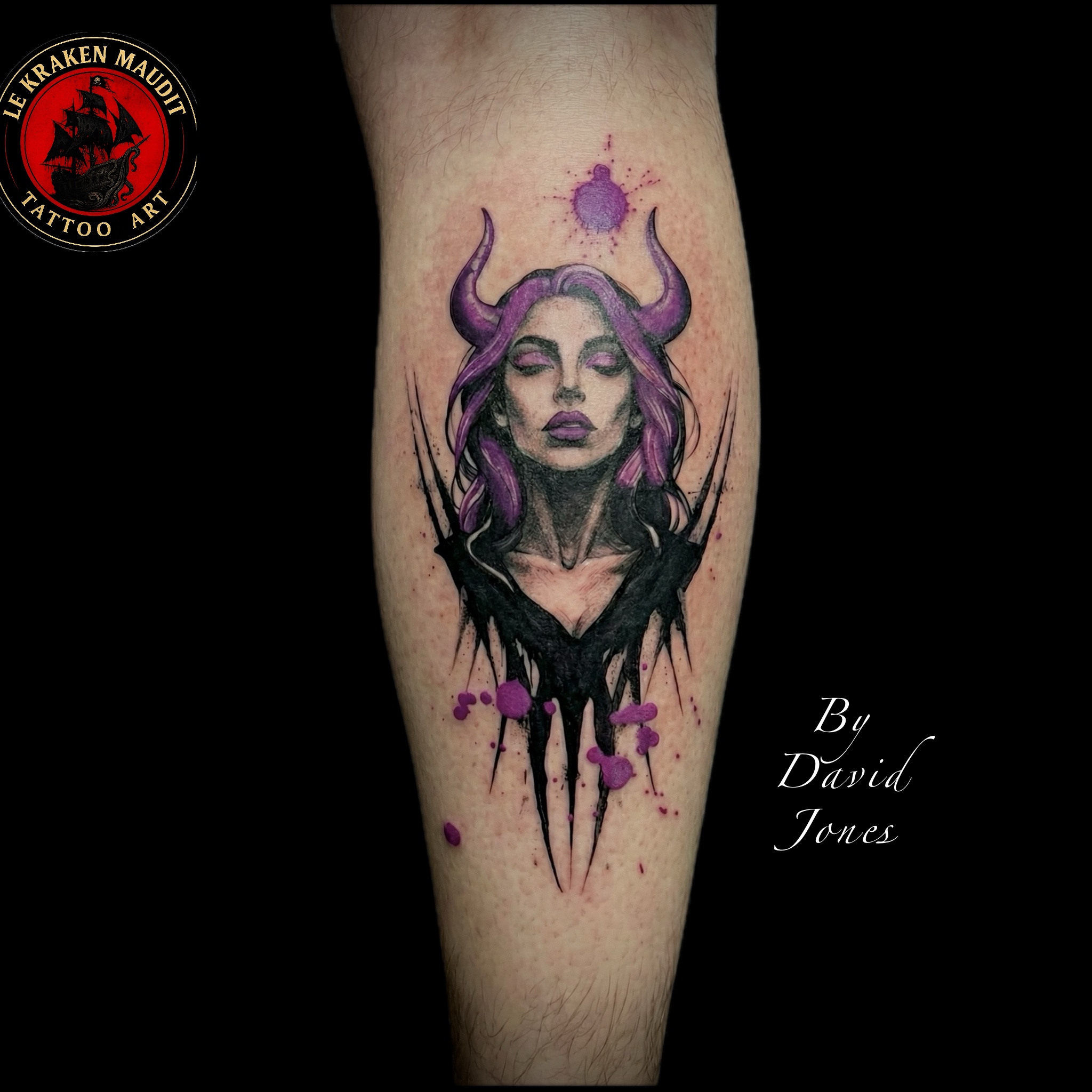 Portrait féminin réaliste sur épaule